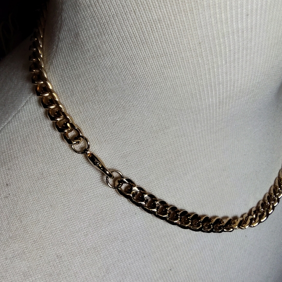 Check Fashion Jewelry Gold Medallion Necklace - Picture 3 of 3